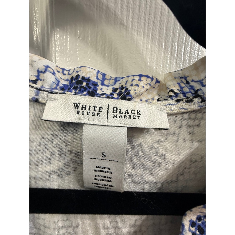 White House Black Market Blue Snakeskin Ruffle V-Neck Sleeveless Blouse Small - Picture 3 of 4